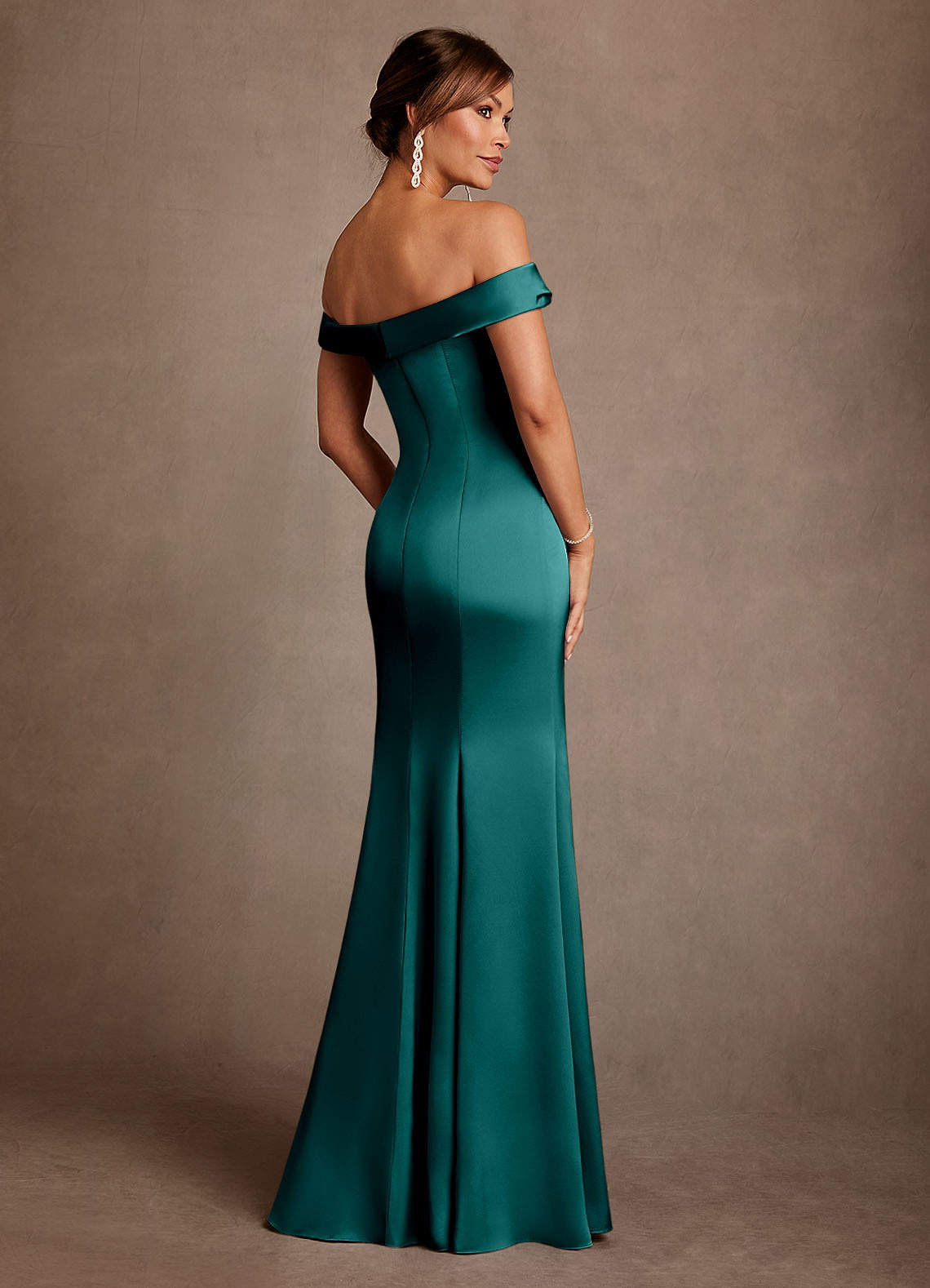 Azazie Boone Vente Finale Robe Sirène en Satin extensible Épaule décolletée Eucalyptus image2