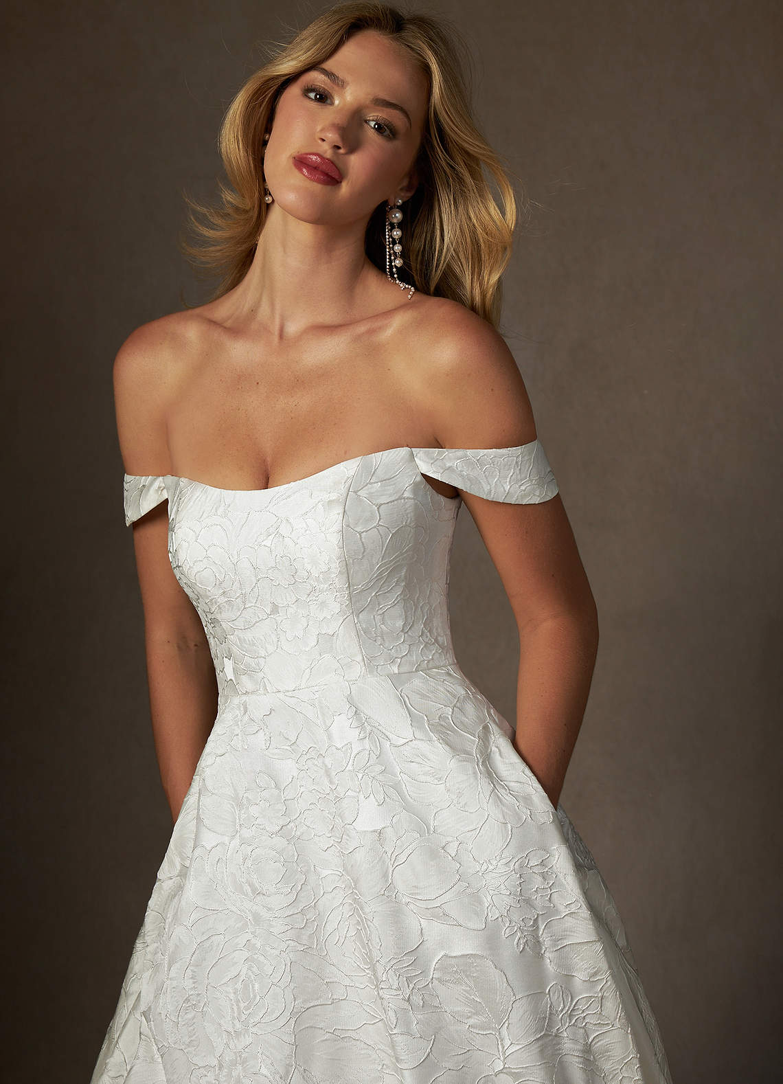 Azazie Amaya Vestidos de noiva Vestir Branco Antigo de Jacquard Floral de Vestido de baile com Sem alças image3