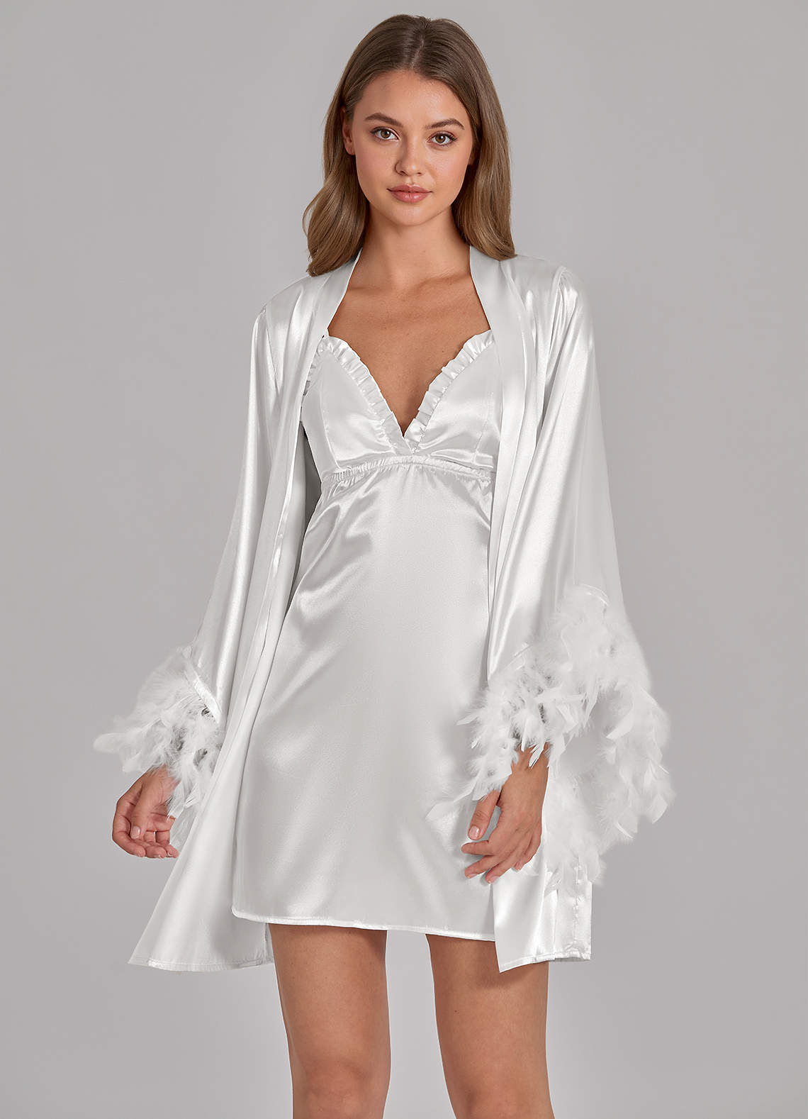 front Satin-Brautkleid mit Federn und Unterkleid