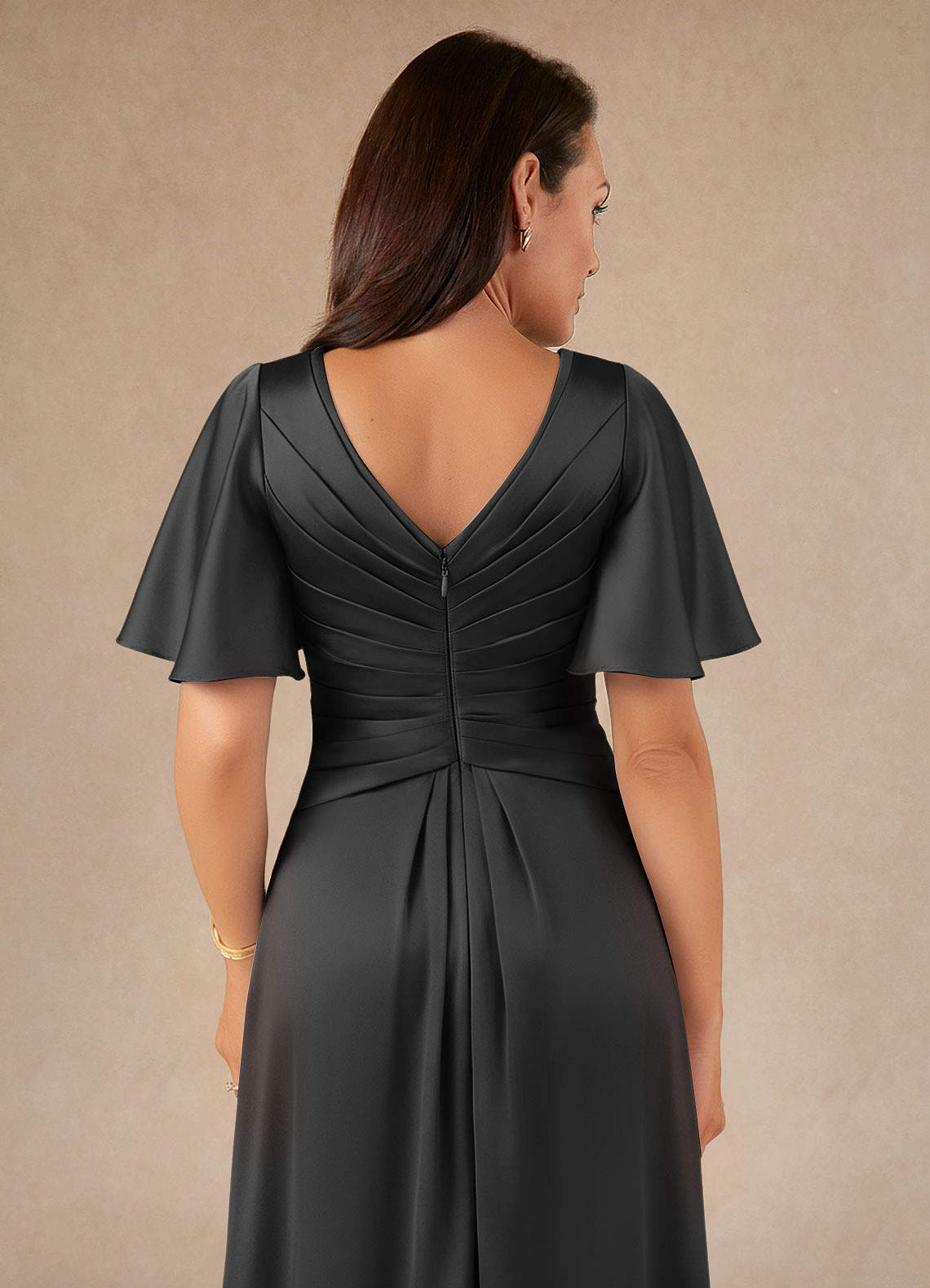Azazie Emmeline Mère de la mariée Robes Robe Trapèze en Satin extensible Plissée Noir image3