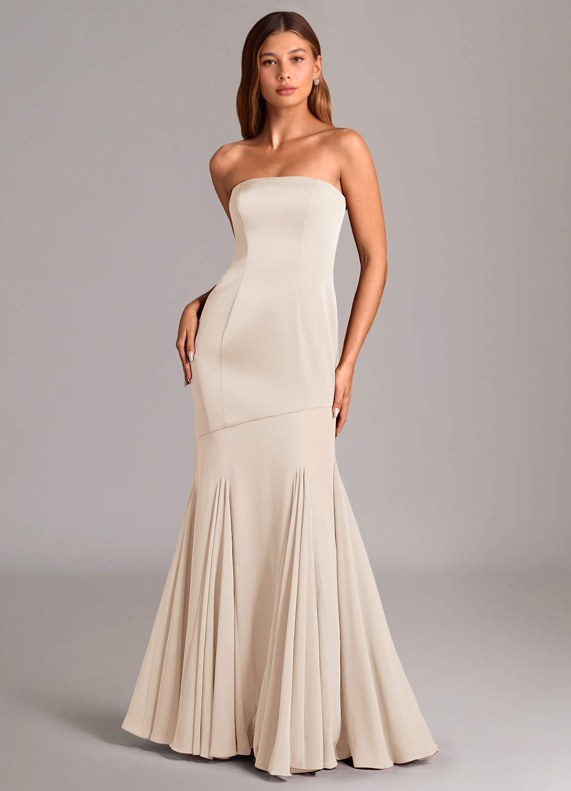 Azazie Uma Vestidos de damas de honor Vestido de Alabastro Blanco de Gasa de Corte Sirena Convertible con Sin tirantes image1