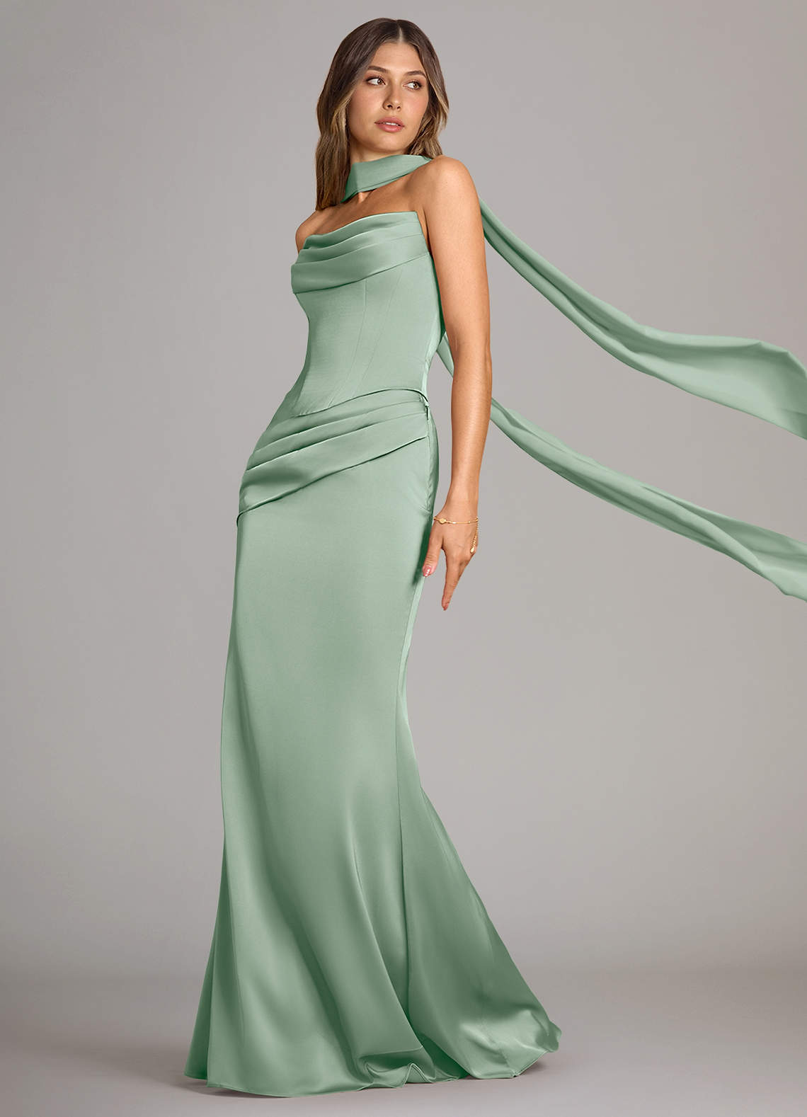 Azazie Sorrel Vestidos de damas de honor Vestido de Agave de Satén Elástico de Corte Sirena Convertible con Sin tirantes image3