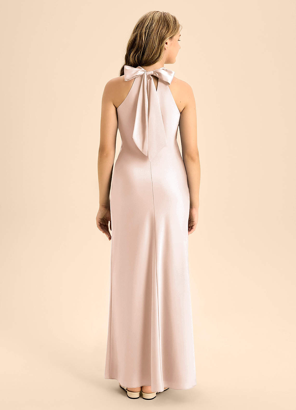 Azazie Doretta Junior Robe Trapèze en Satin extensible Plissée Rose Pâle image1