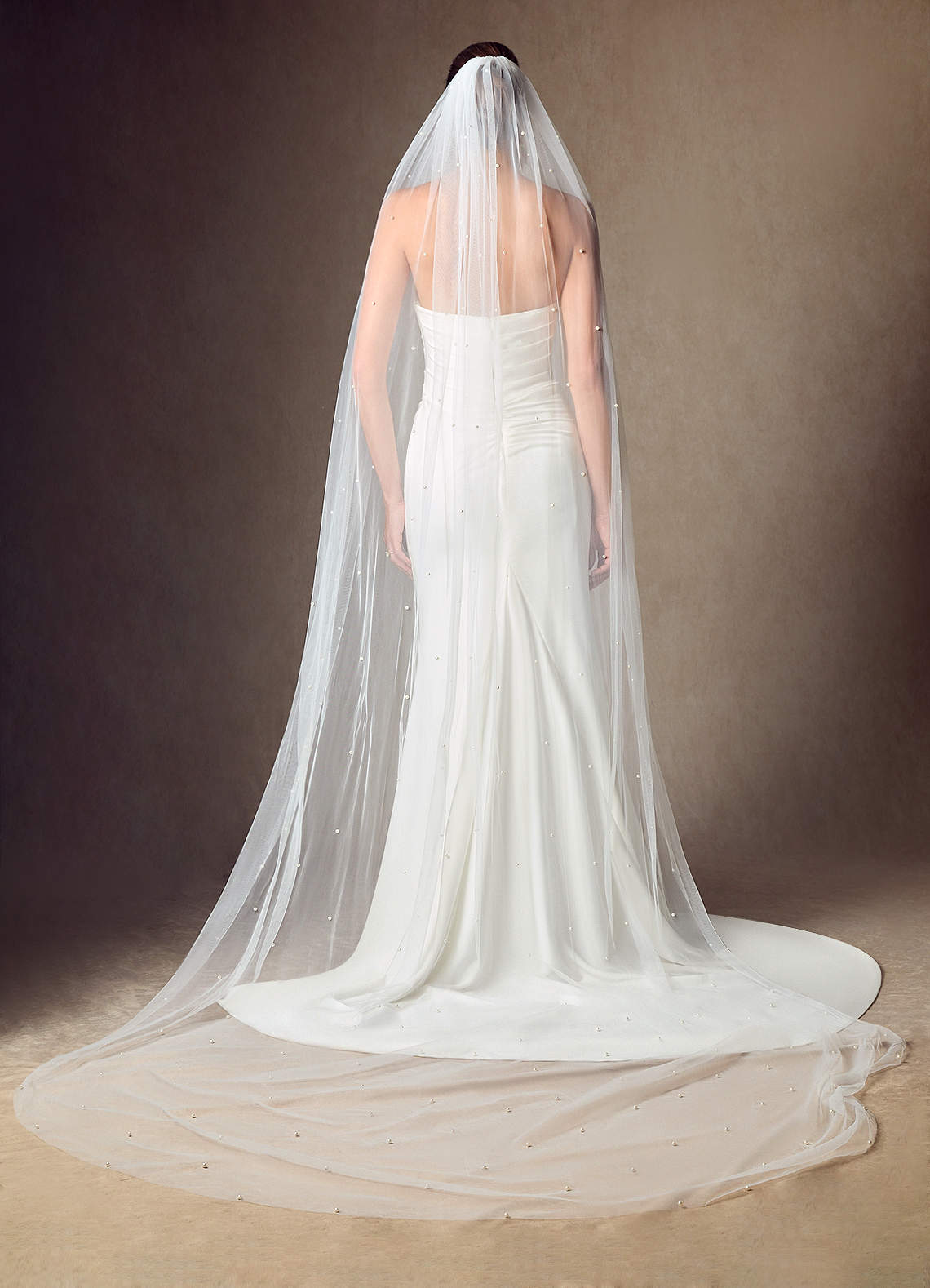 front Jenna Pearl Cathedral Veil