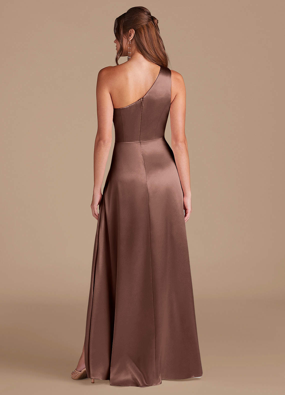 Azazie Brooke Robes de demoiselle d'honneur Robe Trapèze en Satiné métallisé Une épaule Expresso image6