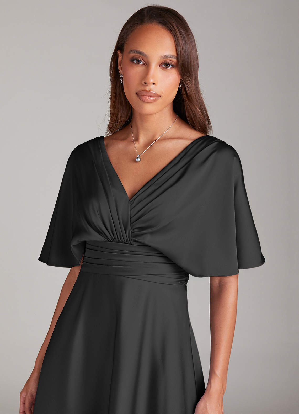 Azazie Pamela Essayer des robes à la maison Robe Trapèze en Satin extensible Plissée Noir image4