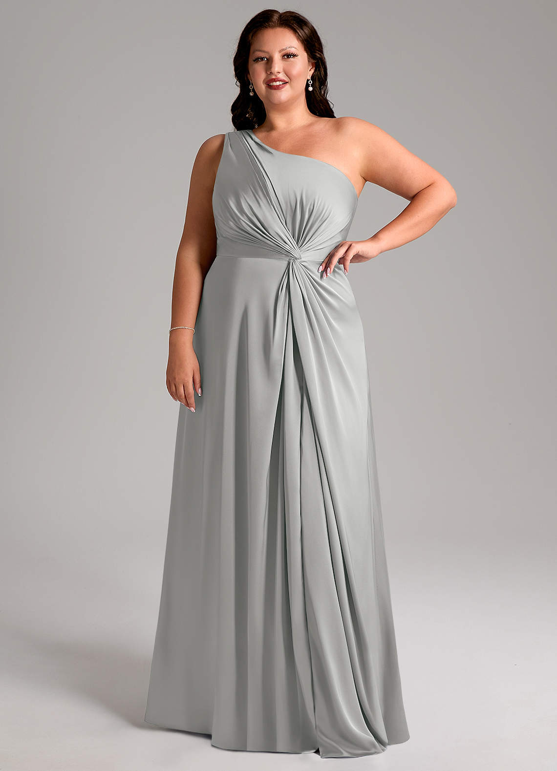 Azazie Brooke Robes de demoiselle d'honneur Robe Trapèze en Satin extensible Une épaule Argent image12