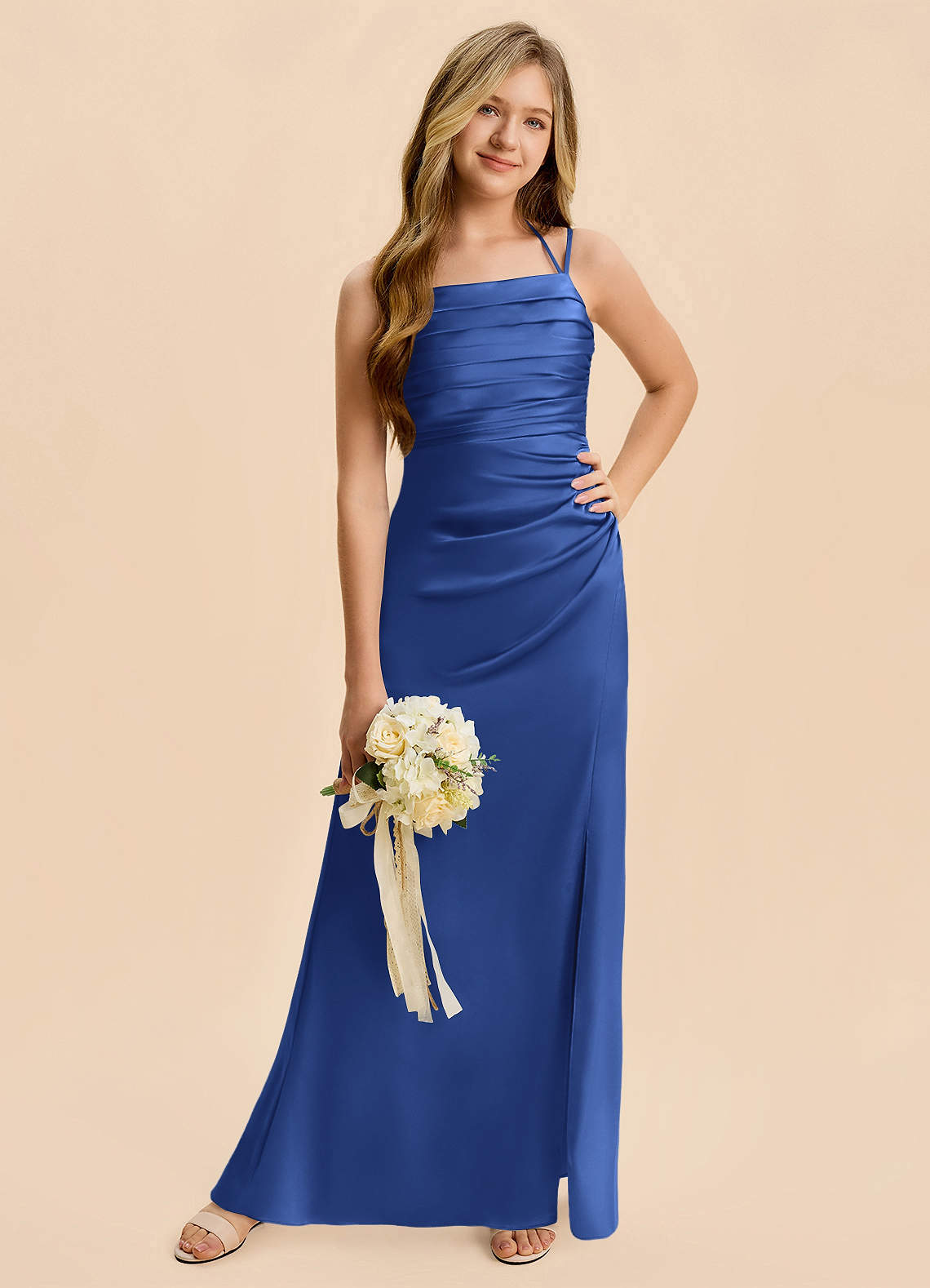 Azazie Nova Junior Vestido de Azul Real de Satén Elástico de Corte Recto con Plisado image4