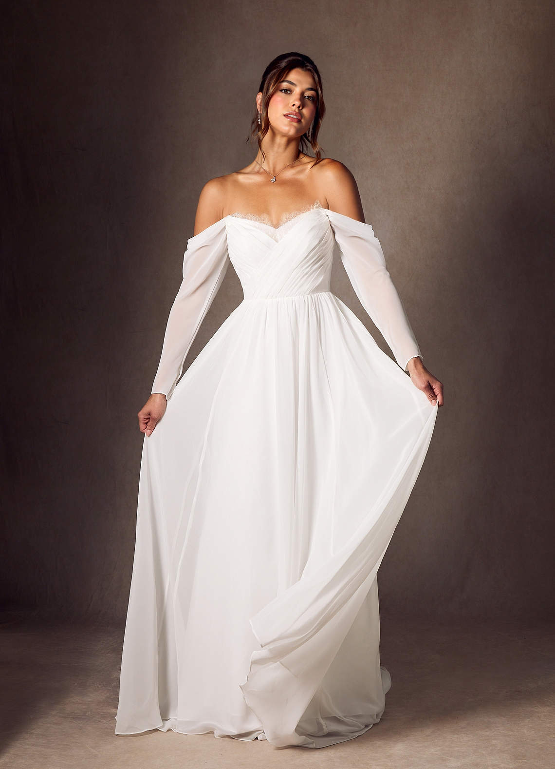 Azazie Lilith Robes de mariée Robe Trapèze en Mousseline de soie Dentelle en cœur Blanc De Diamant image3