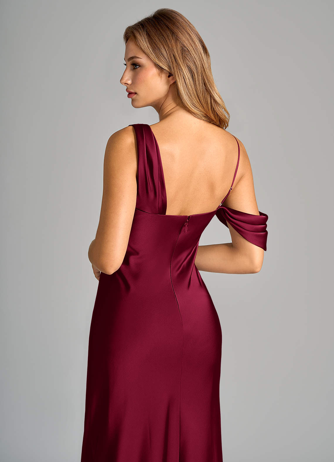 Azazie Celina Vestidos de madrinha de casamento Vestir Borgonha de Cetim elástico de Bainha com Fora do ombro image7