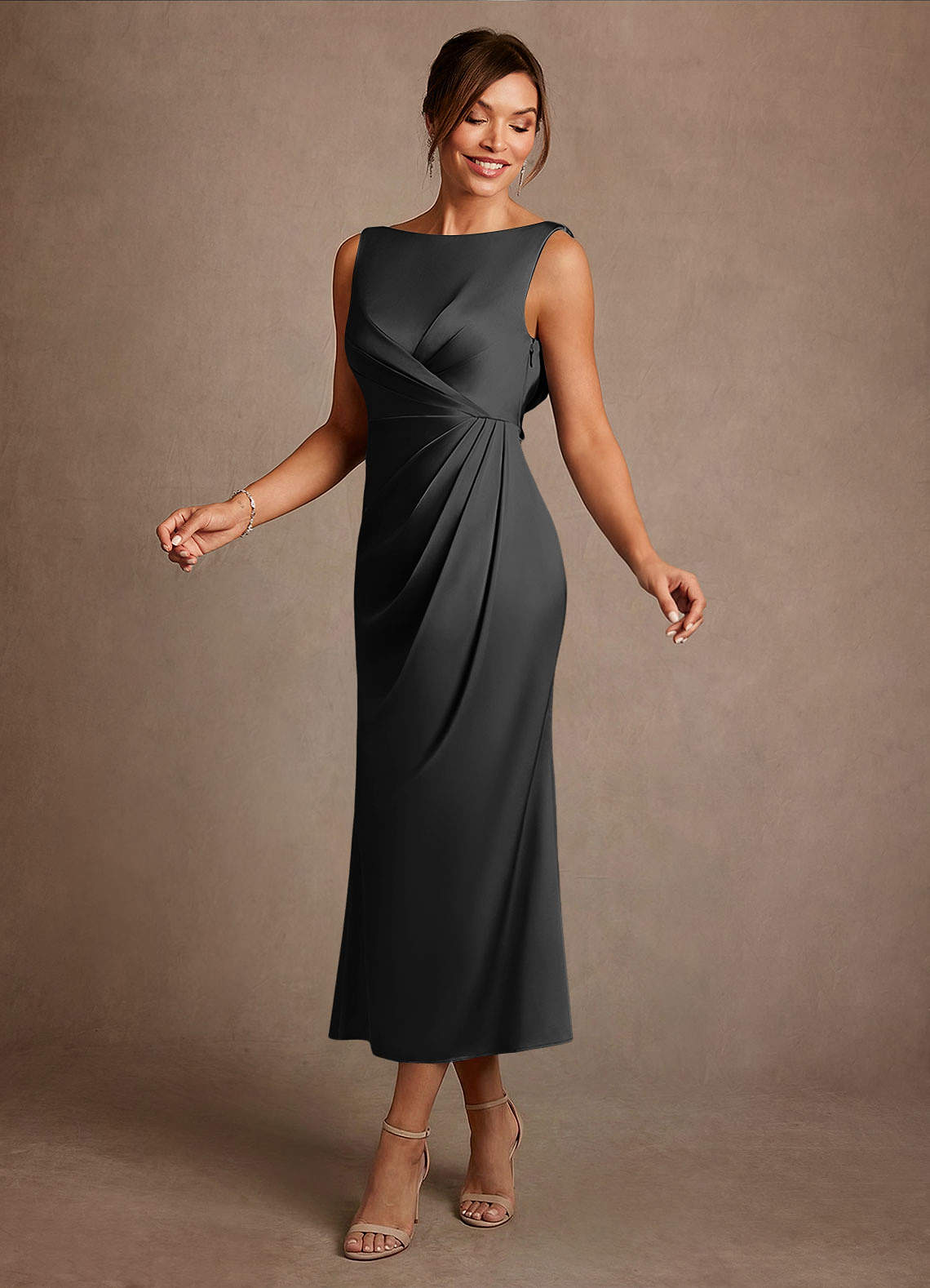 Azazie Mazhe Vestidos para mãe da noiva Vestido Preto de Cetim elástico de Linha A com Plissado image2