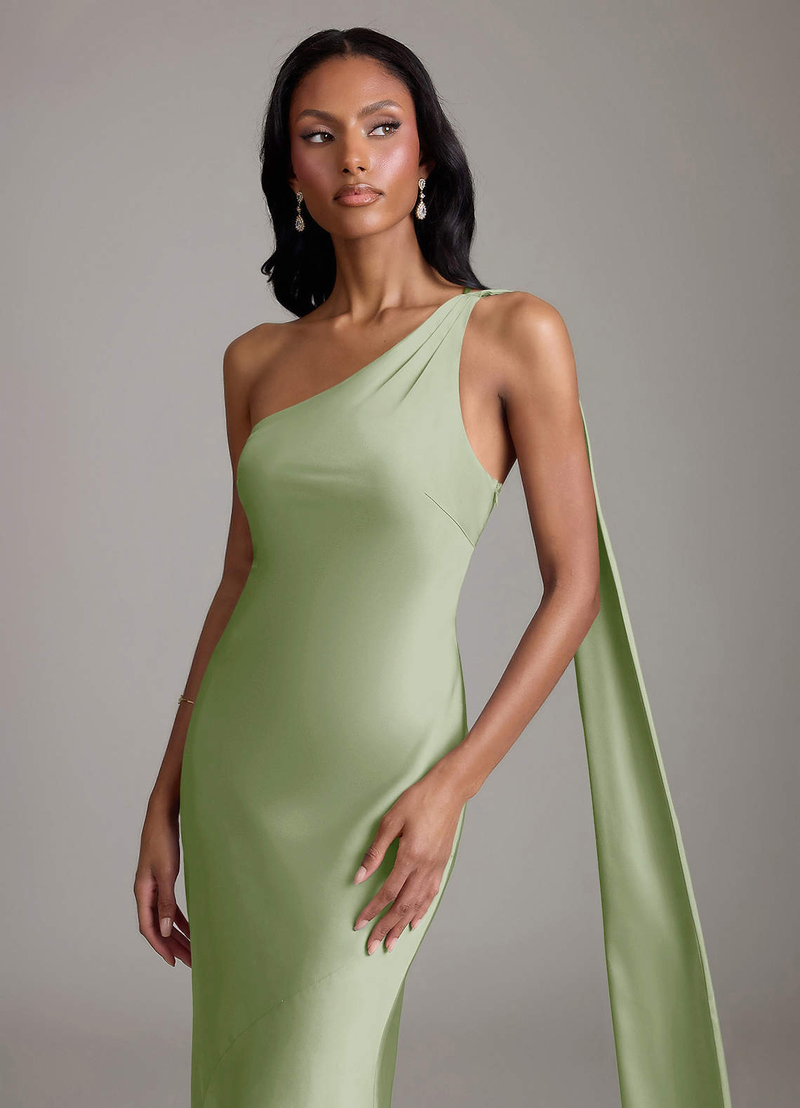 Azazie Juniper Robes de demoiselle d'honneur Robe Sirène en Satin extensible Une épaule Vert Sauge image2
