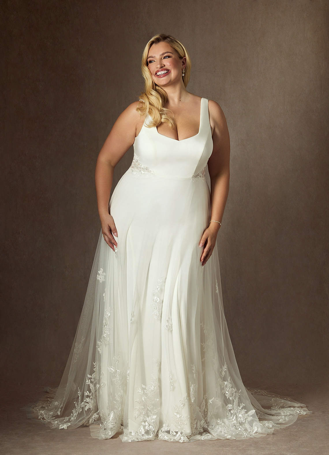 Azazie Ebony Robes de mariée Robe Trapèze en Crêpe Dos Satin Paillettes Crème image9