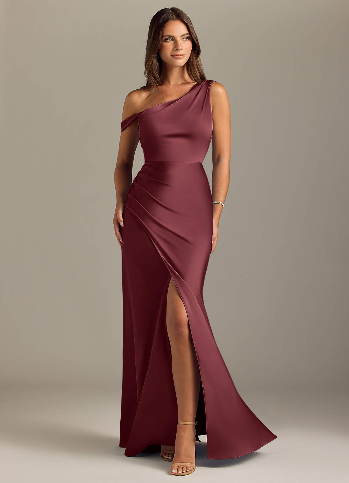 Azazie Madelyn Brautjungfernkleider Wandelbar Meerjungfrau-Linie Schulterfrei Stretch-Satin Kleid Merlot image1