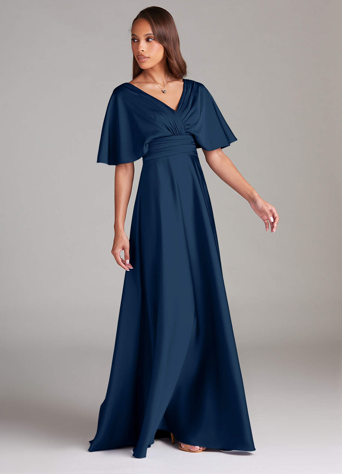 Azazie Pamela Robes de demoiselle d'honneur Robe Trapèze en Satin extensible Plissée Bleu Marine Foncé image2