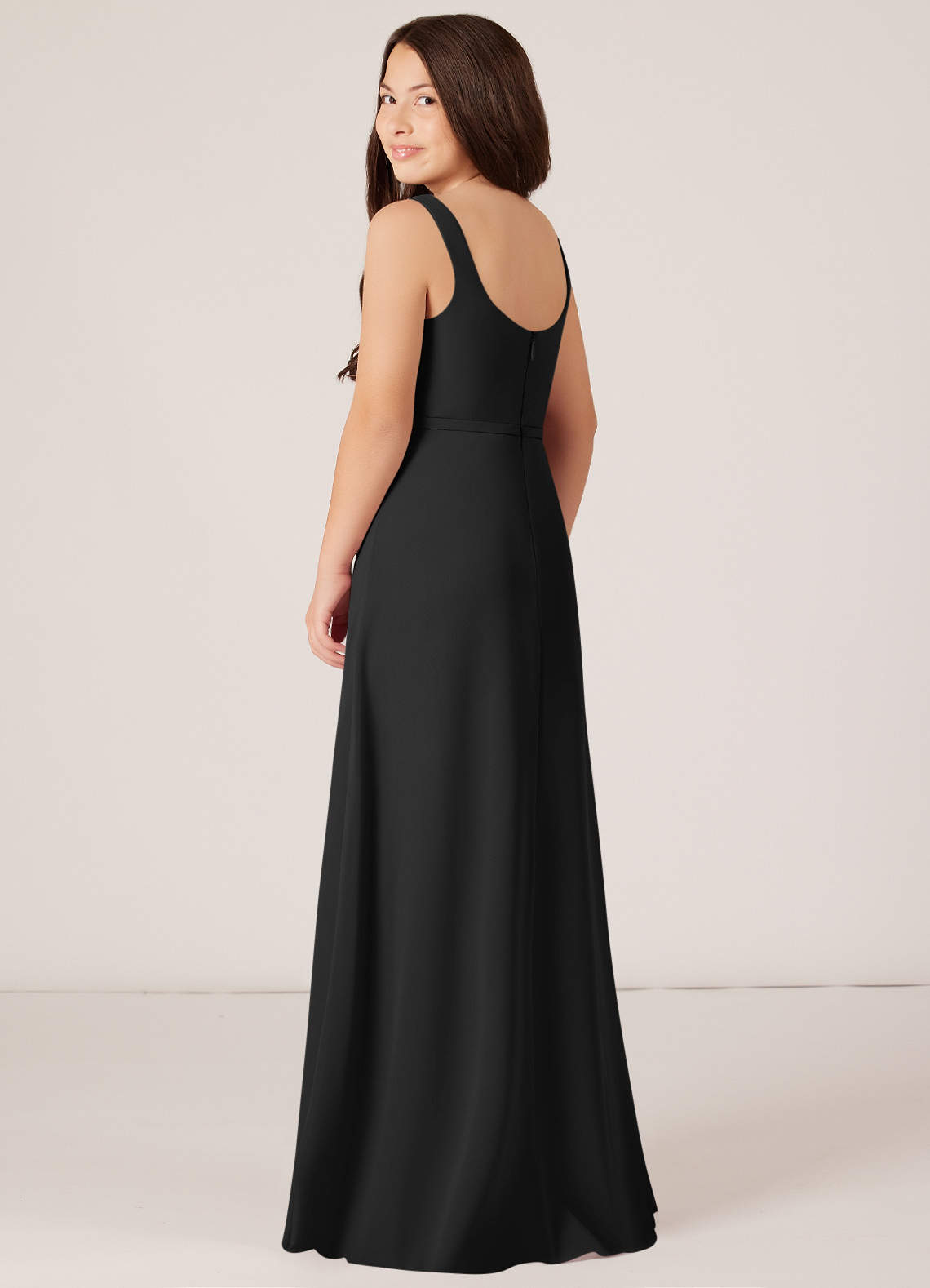 Azazie Renee Junior Ready to Ship Vestido de dama de honor en color Negro |  Azazie, image size:1140x1578