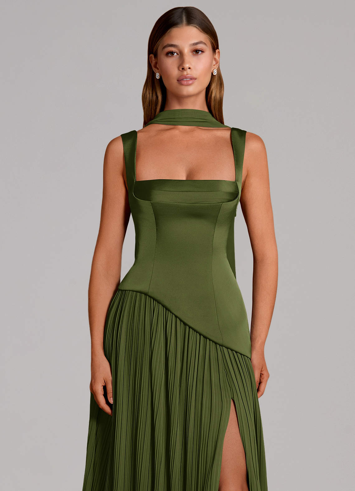 Azazie Stephanie Vestidos de madrinha de casamento Vestido Oliva de Cetim elástico de Linha A com Plissado image5