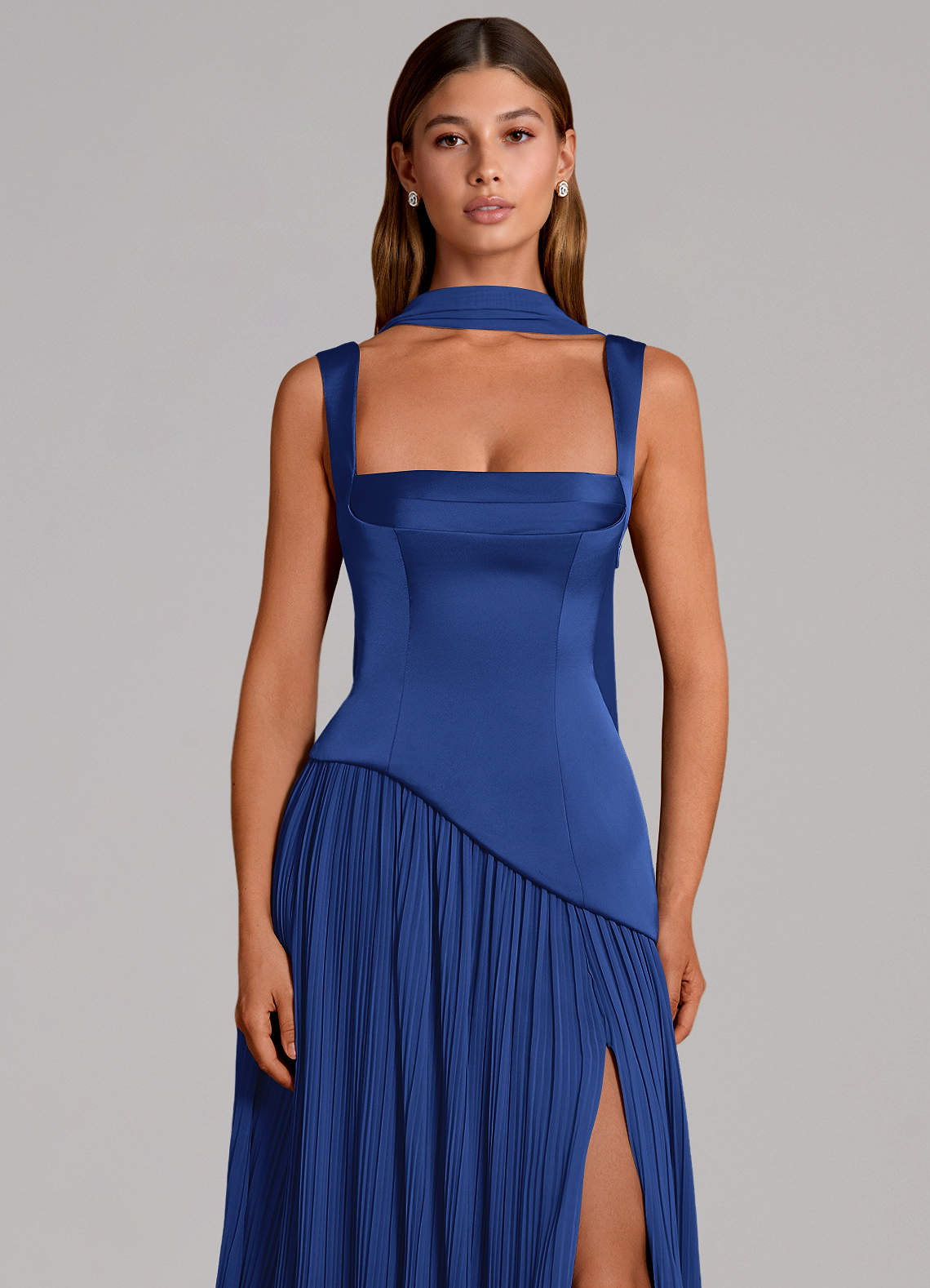 Azazie Stephanie Vestidos de madrinha de casamento Vestido Royal Blue de Cetim elástico de Linha A com Plissado image5