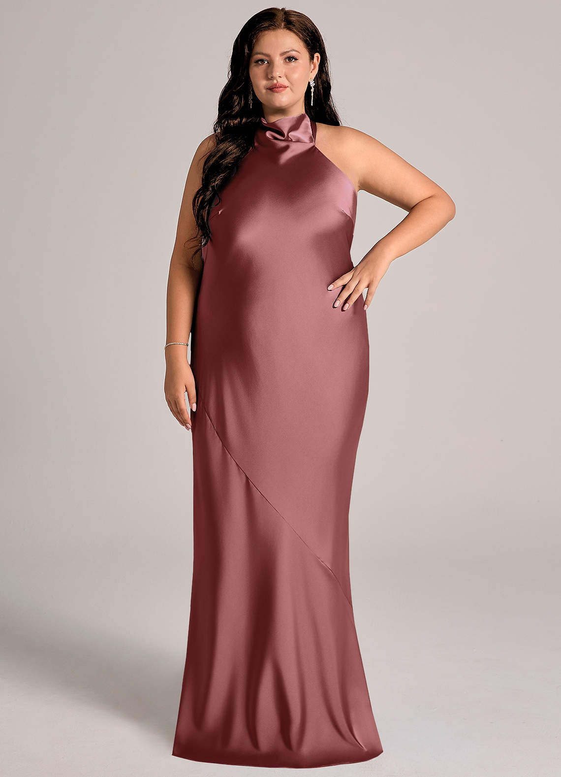 Azazie Velli Vestidos de damas de honor Vestido de Amatista de Satén Elástico de Corte Sirena con Cuello Alto image1