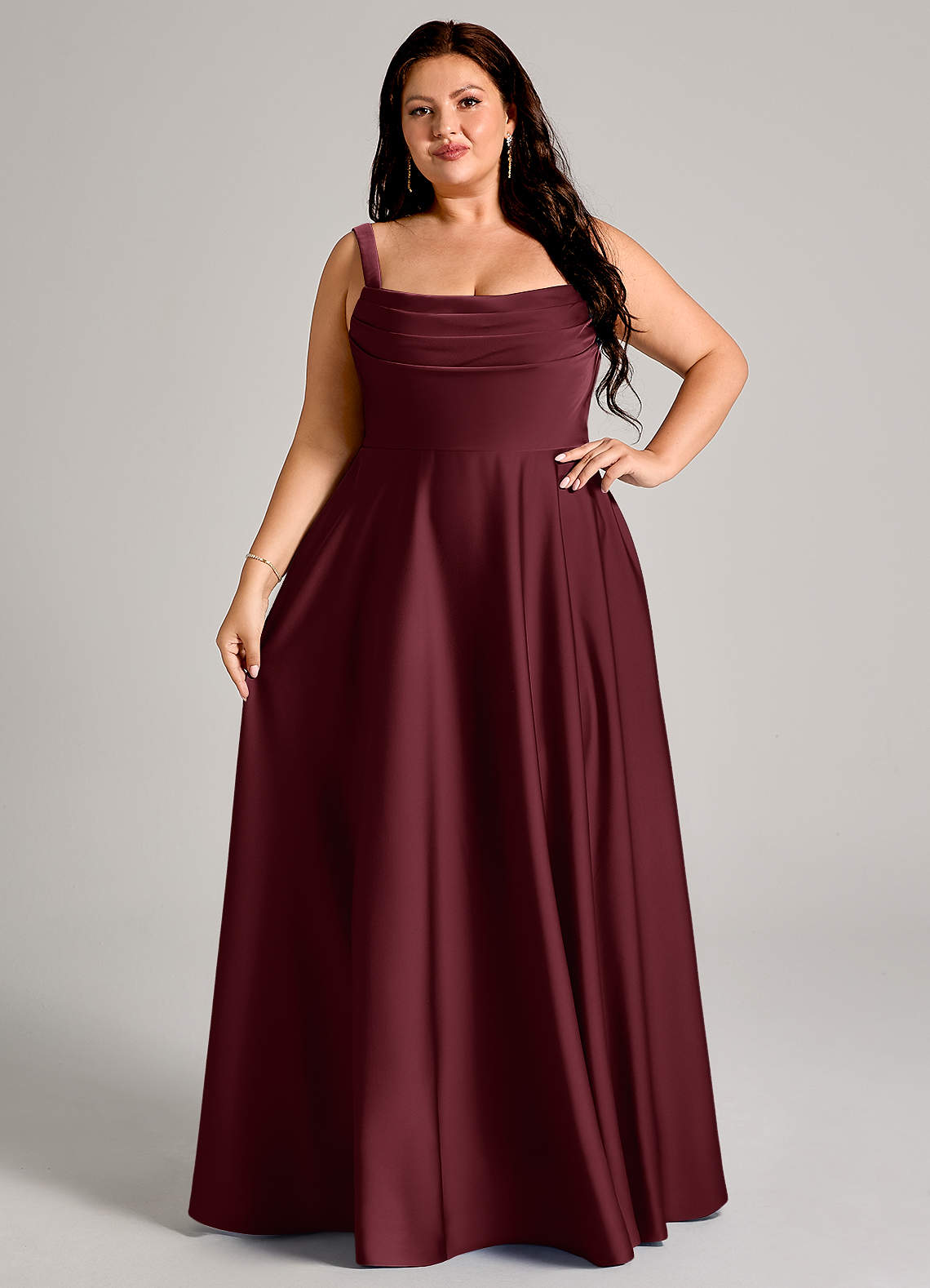 Azazie Shaude Vestidos de madrinha de casamento Vestido Cabernet de Cetim elástico de Linha A com Plissado image11