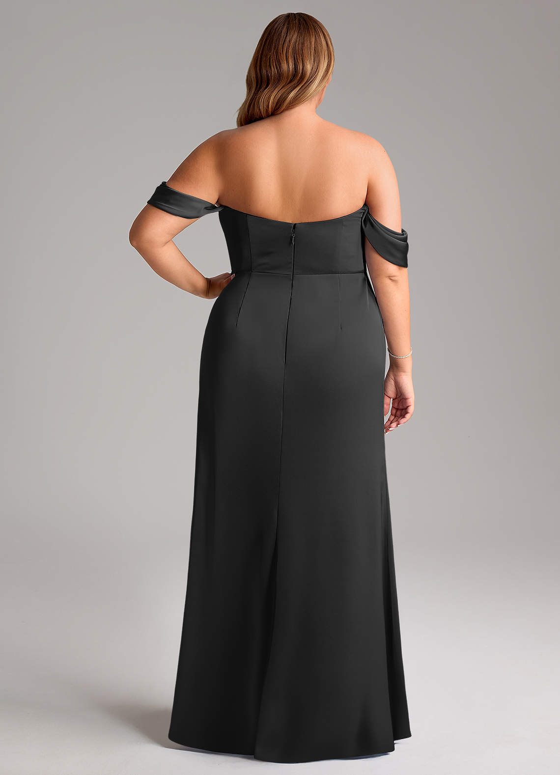 Azazie Saige Jurken voor thuis passen Jurk van Stretch Satijn met Kolom Off the Shoulder Zwart image11
