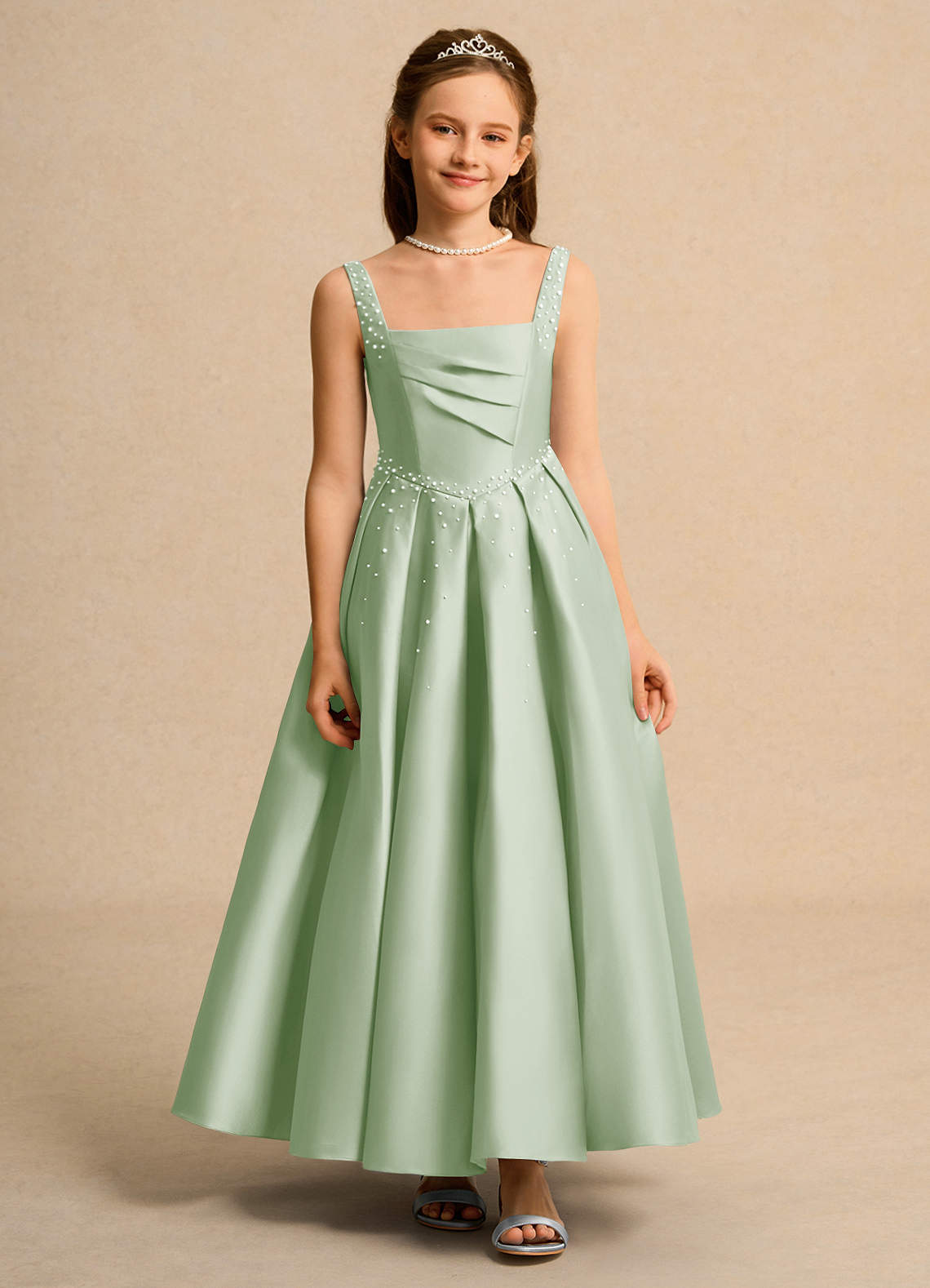 Azazie Mochi Girl Abiti da Ragazza di Fiori Abito Principessa in Raso Opaco Plissettato Verde Salvia image1