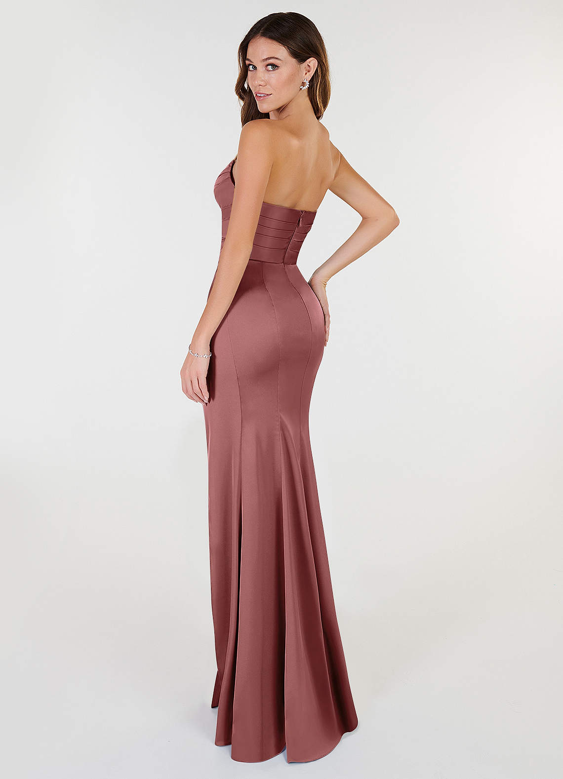Azazie Yola Probar vestidos en casa Vestido de Amatista de Satén Elástico de Corte Recto Convertible con Cuello en V Plisado image3