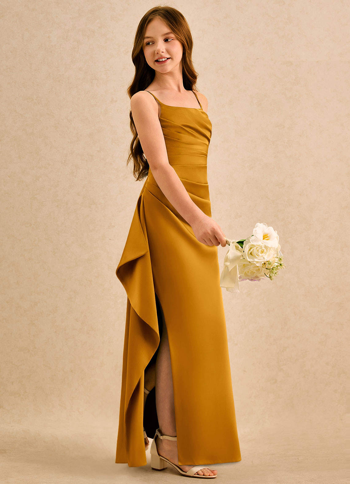 Azazie Cannoli Girls Formal Robe Demoiselle D'honneur Fillette Robe Trapèze en Satin extensible Plissée Caramel écossais image4