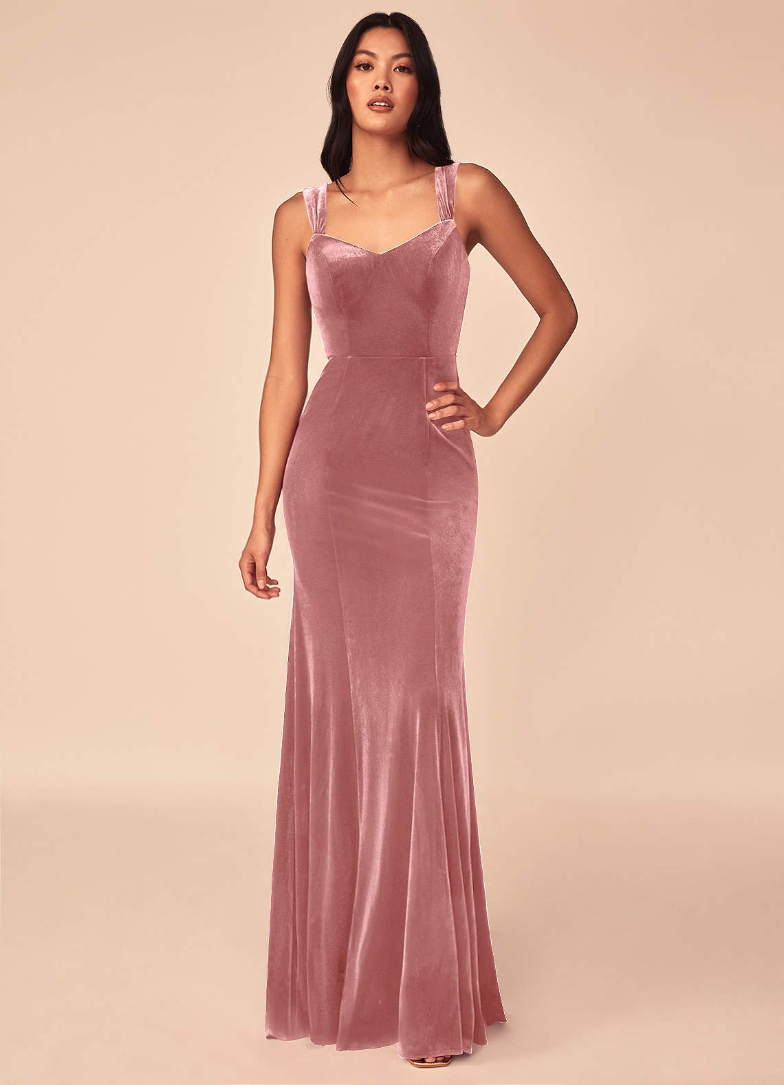 Azazie Lanessa Vestidos de damas de honor Vestido de Rosa Polvorienta de terciopelo de Corte Sirena con Cuello en V image1
