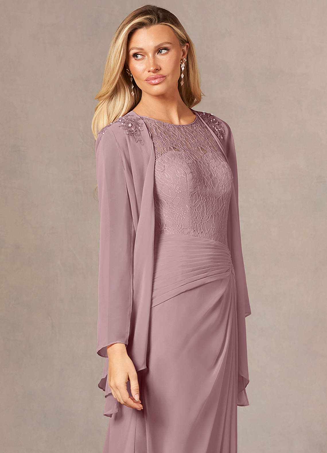 front Azazie Enveloppement En Mousseline Moxie De Couleur Assortie