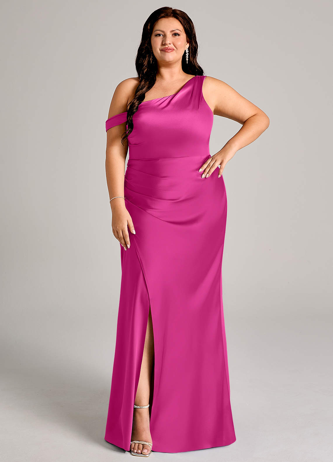 Azazie Madelyn Vestidos de damas de honor Vestido de Fucsia de Satén Elástico de Corte Sirena Convertible con Hombro unilateral image1