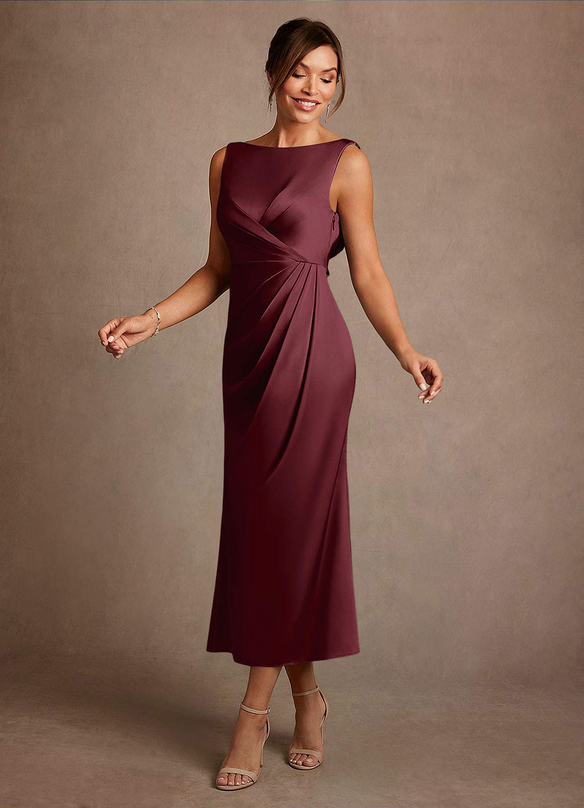 Azazie Mazhe Vestidos para mãe da noiva Vestido Cabernet de Cetim elástico de Linha A com Plissado image2