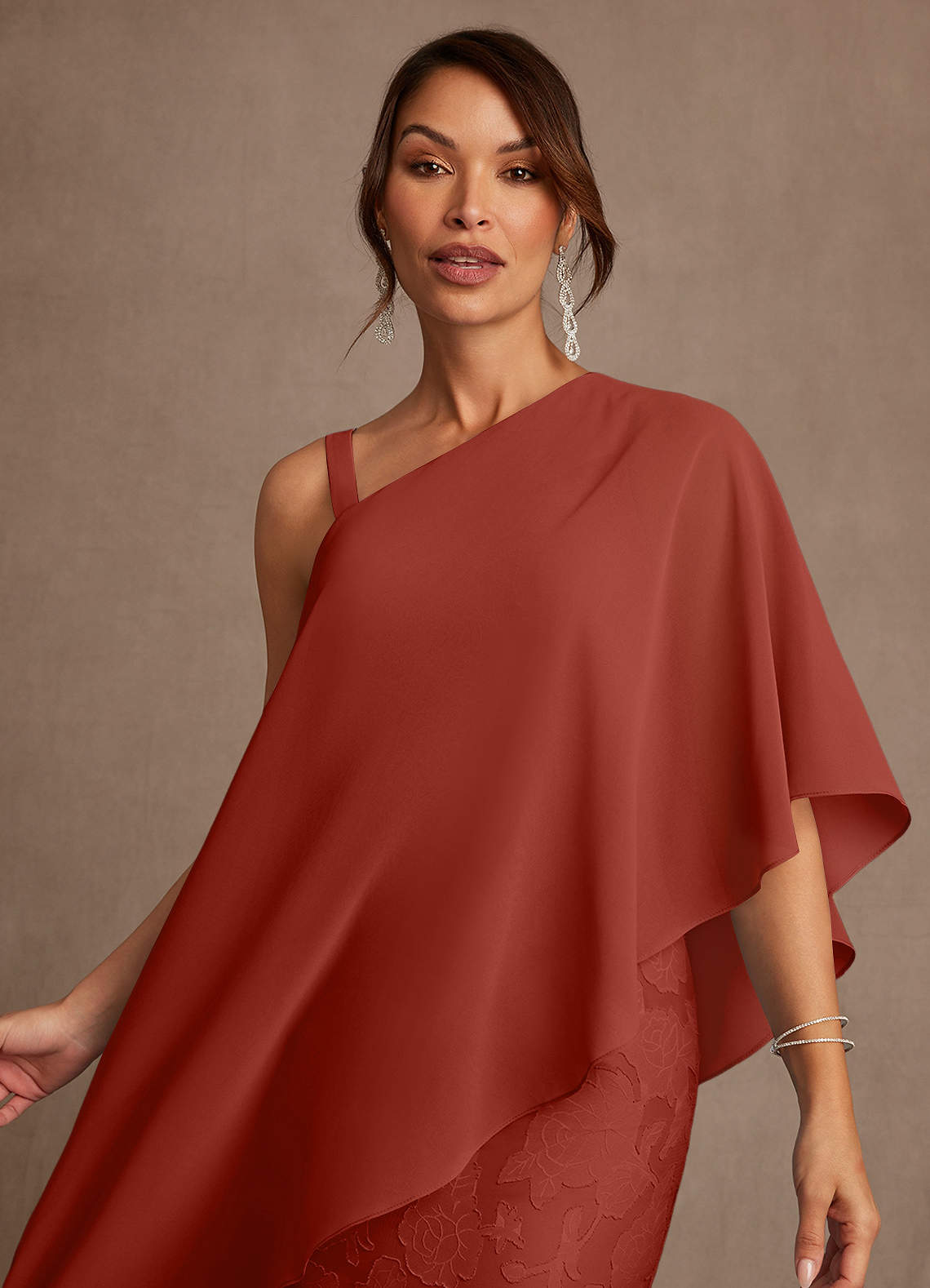 Azazie Wilma Mère de la mariée Robes Robe Fourreau en Blumen-Burnout Une épaule Terracotta image4