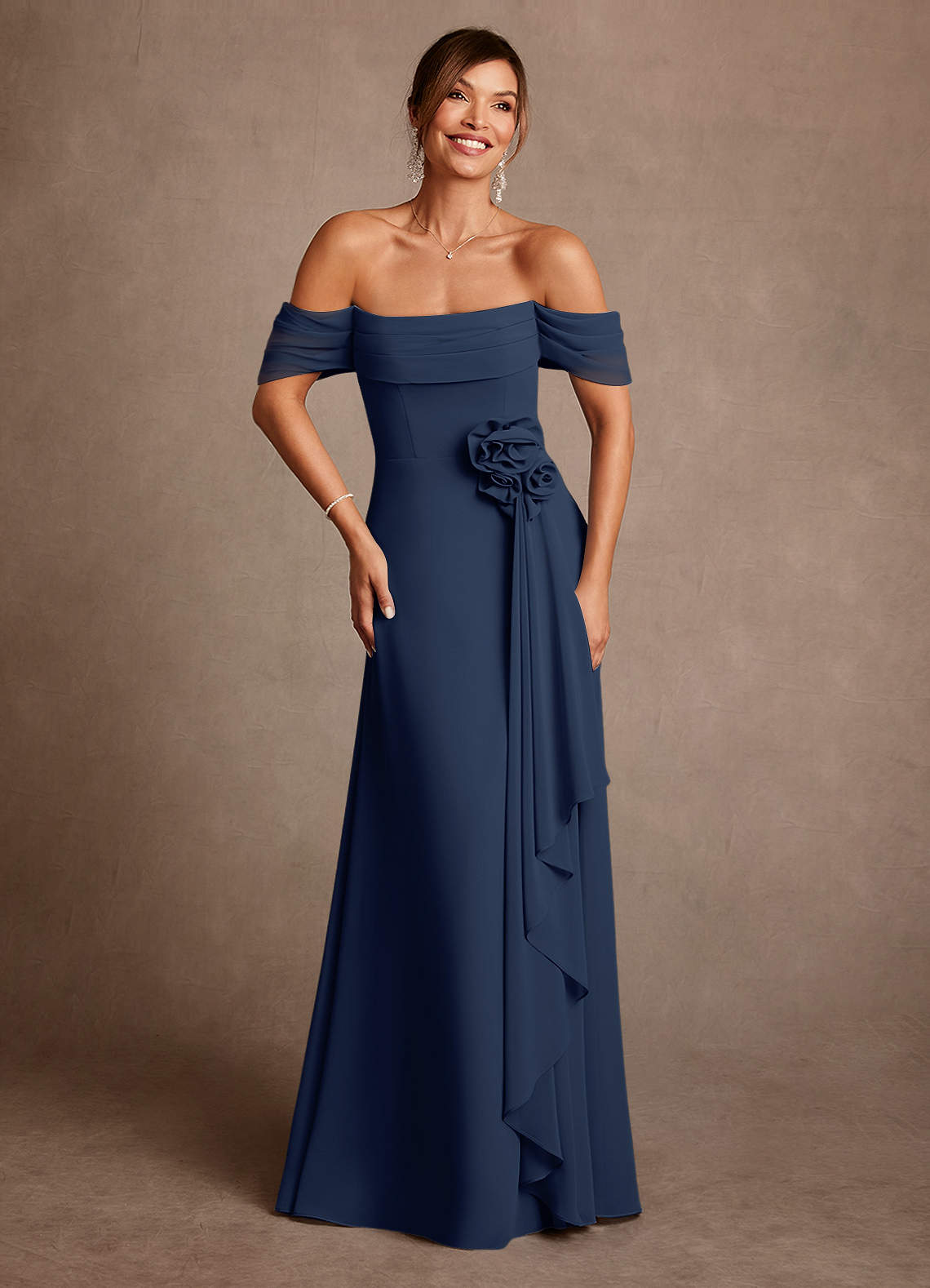 Azazie Amherst vestidos de madre de la novia Vestido de Azul Marino Oscuro de Gasa de Corte en A con Vestidos sin tirantes image1