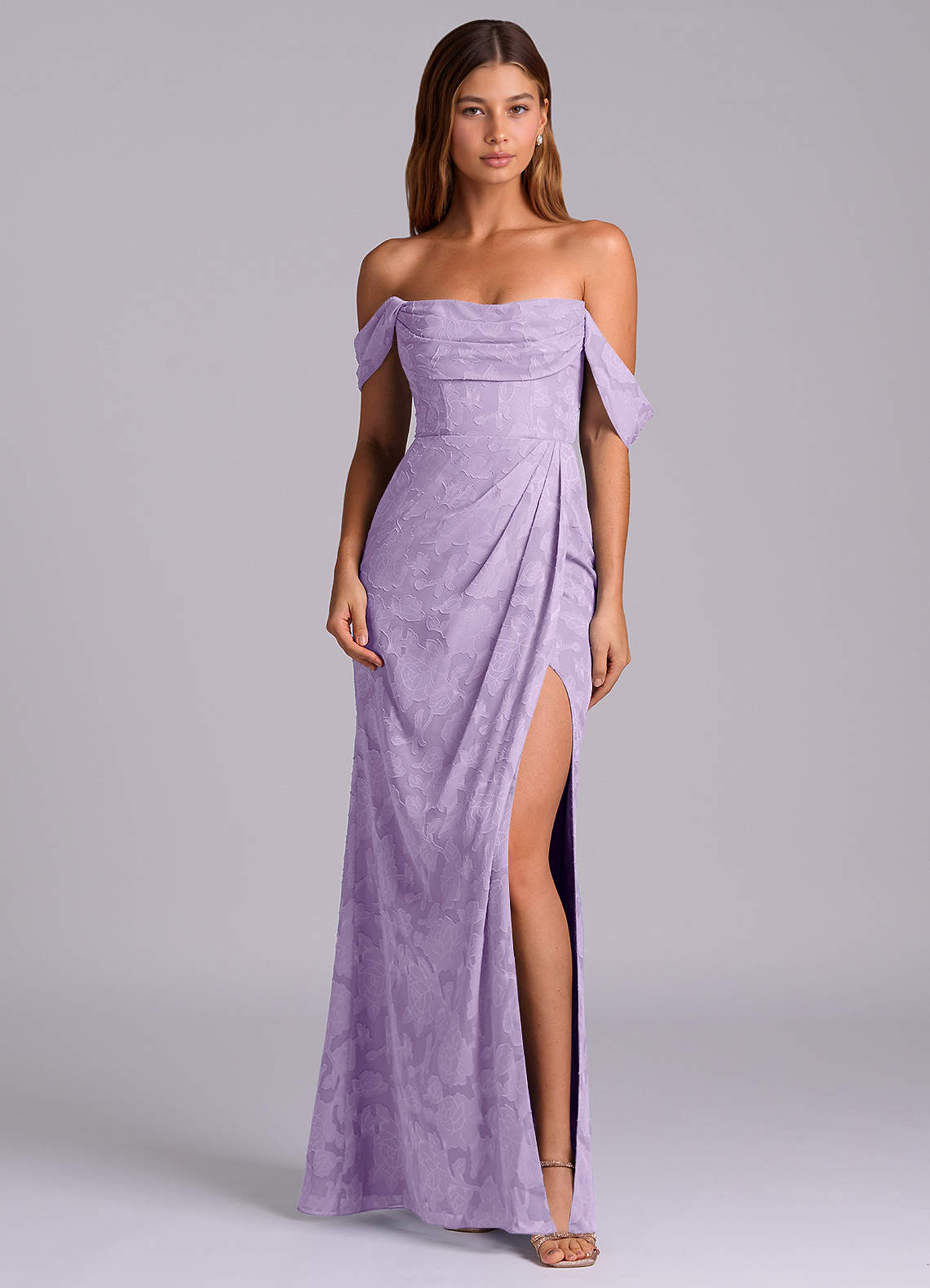 Azazie Johana Robes de demoiselle d'honneur Robe Sirène Convertible en Blumen-Burnout Épaule décolletée Lilas image2