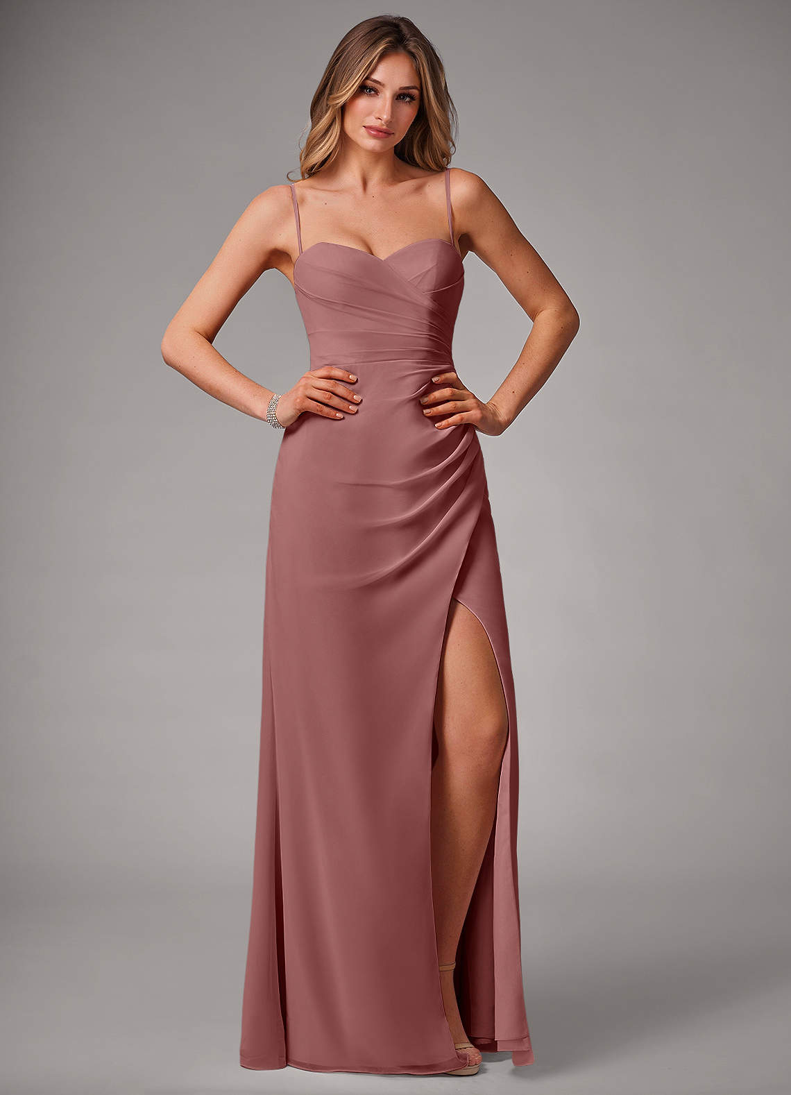 Azazie Haisley Robes de demoiselle d'honneur Robe Fourreau Convertible en Mousseline de soie Épaule décolletée Rose Du Désert image1