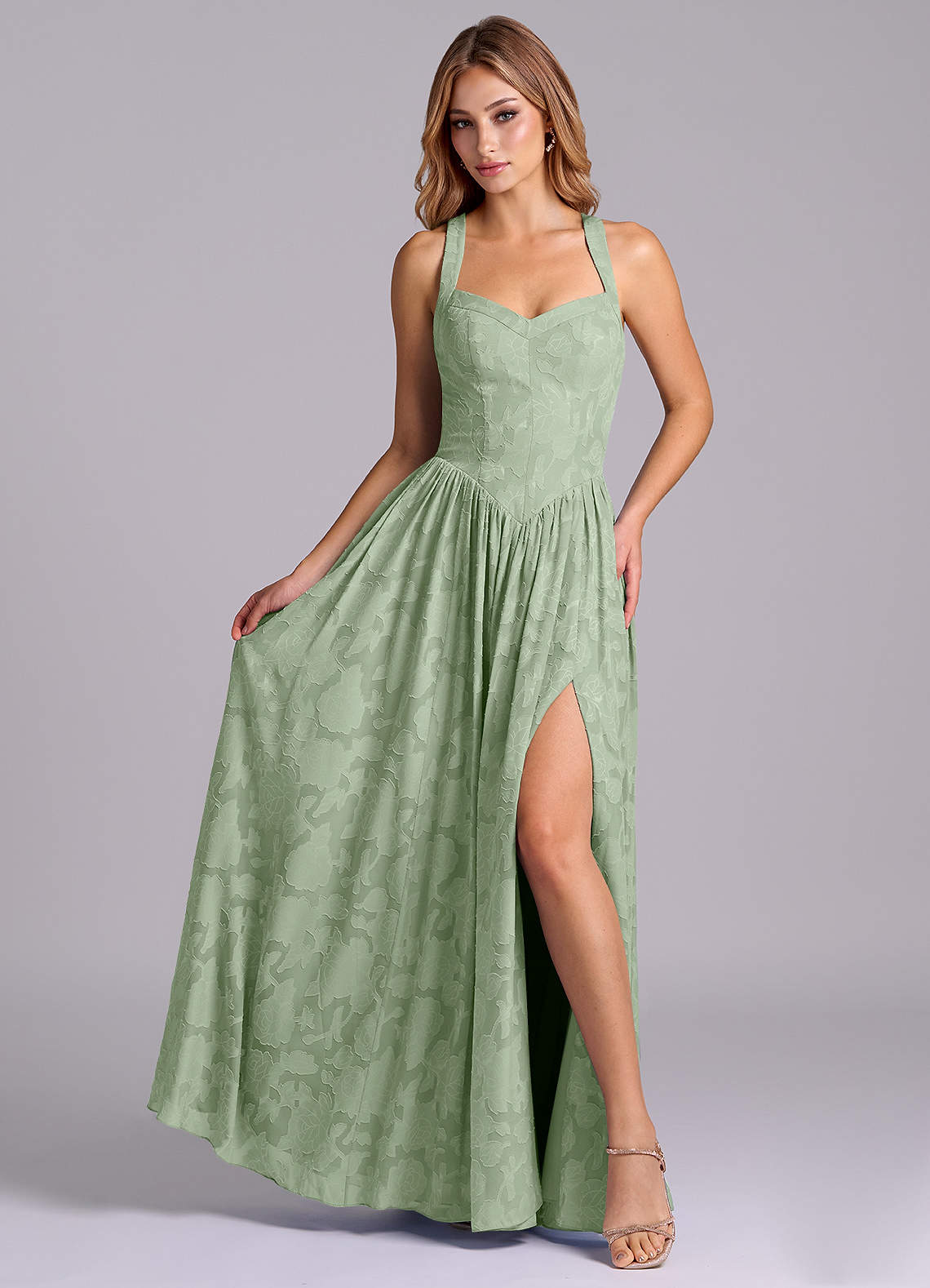 Azazie Francis Robes de demoiselle d'honneur Robe Trapèze en Blumen-Burnout Corset Vert Sauge image3