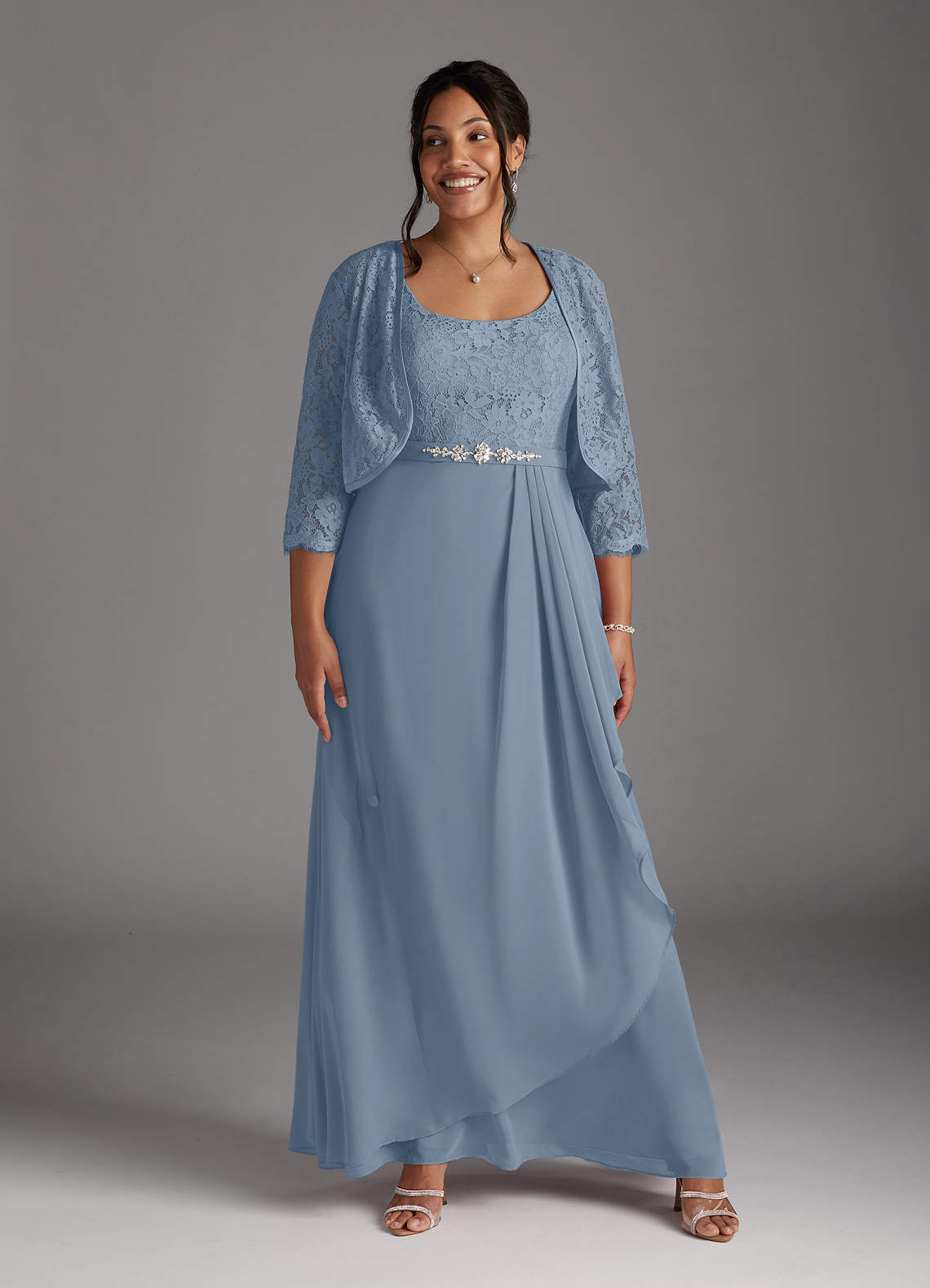 Azazie Ainsling Mère de la mariée Robes Robe Trapèze en Mousseline de soie Dentelle à encolure carrée Bleu Poussiéreux image1