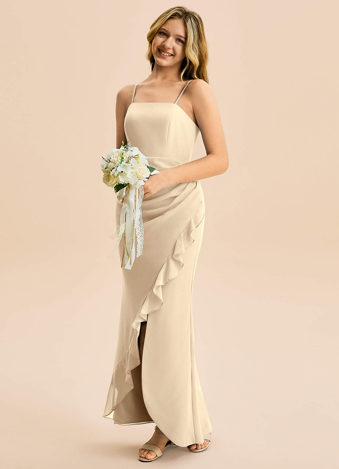 Azazie Buzzy Junior Robe Fourreau en Mousseline de soie Plissée Champagne image2