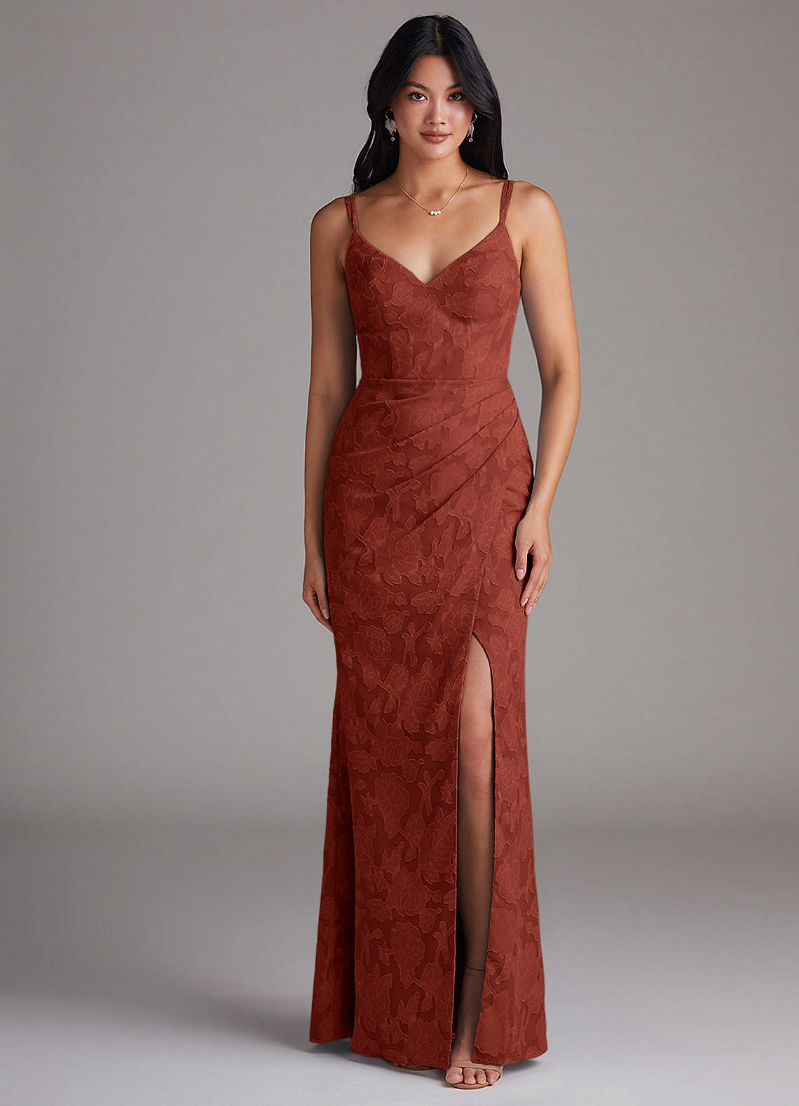 Azazie Leo Robes de demoiselle d'honneur Robe Fourreau en Blumen-Burnout Plissée Terracotta image1