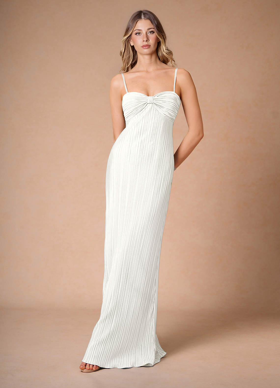 chinese dress ladies A Vision in White Mock Neck Slit Maxi Dress M