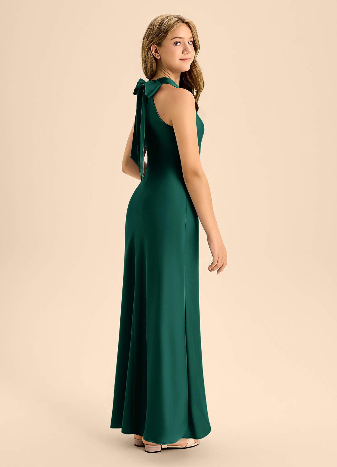 Azazie Doretta Junior Vestido de Esmeralda de Satén Elástico de Corte En A con Plisado image1