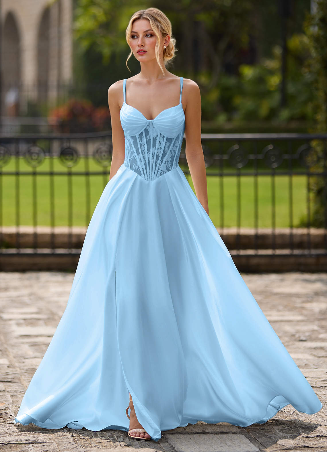 Nimbus Hellblau Ballkleid aus Satin mit Korsettausschnitt image1