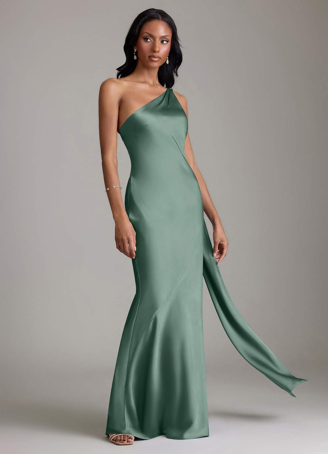 Azazie Juniper Vestidos de madrinha de casamento Vestido Eucalipto de Cetim elástico de sereia com Ombro Único image4