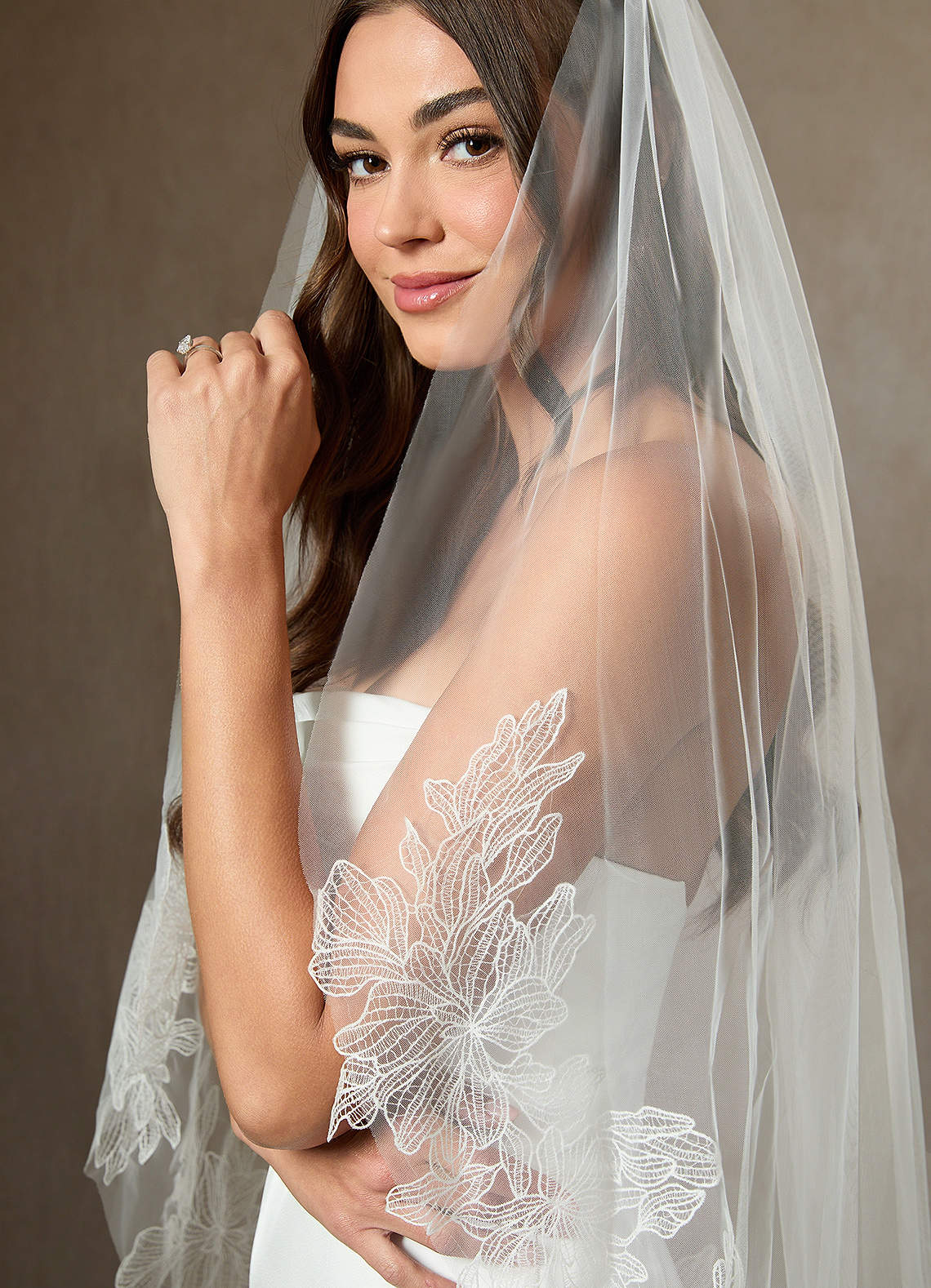 front Embroidered Floral Lace Hem Fingertip Length Veil