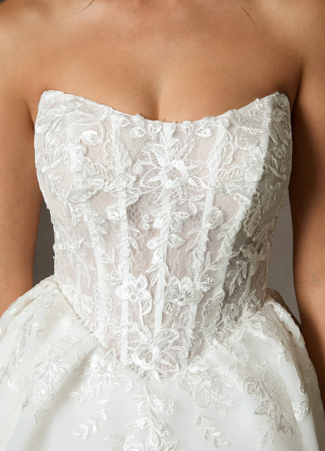 Azazie Ainsley Vestidos de noiva Vestido Diamante Branco de Renda de Vestido de baile com Sem alças image7