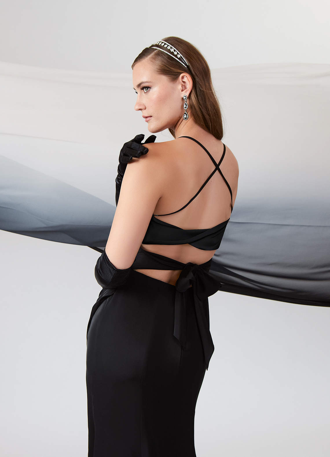 Azazie Kierra Abiti da Sposa Abito Sirena in Raso Elasticizzato Plissettato Nero image10