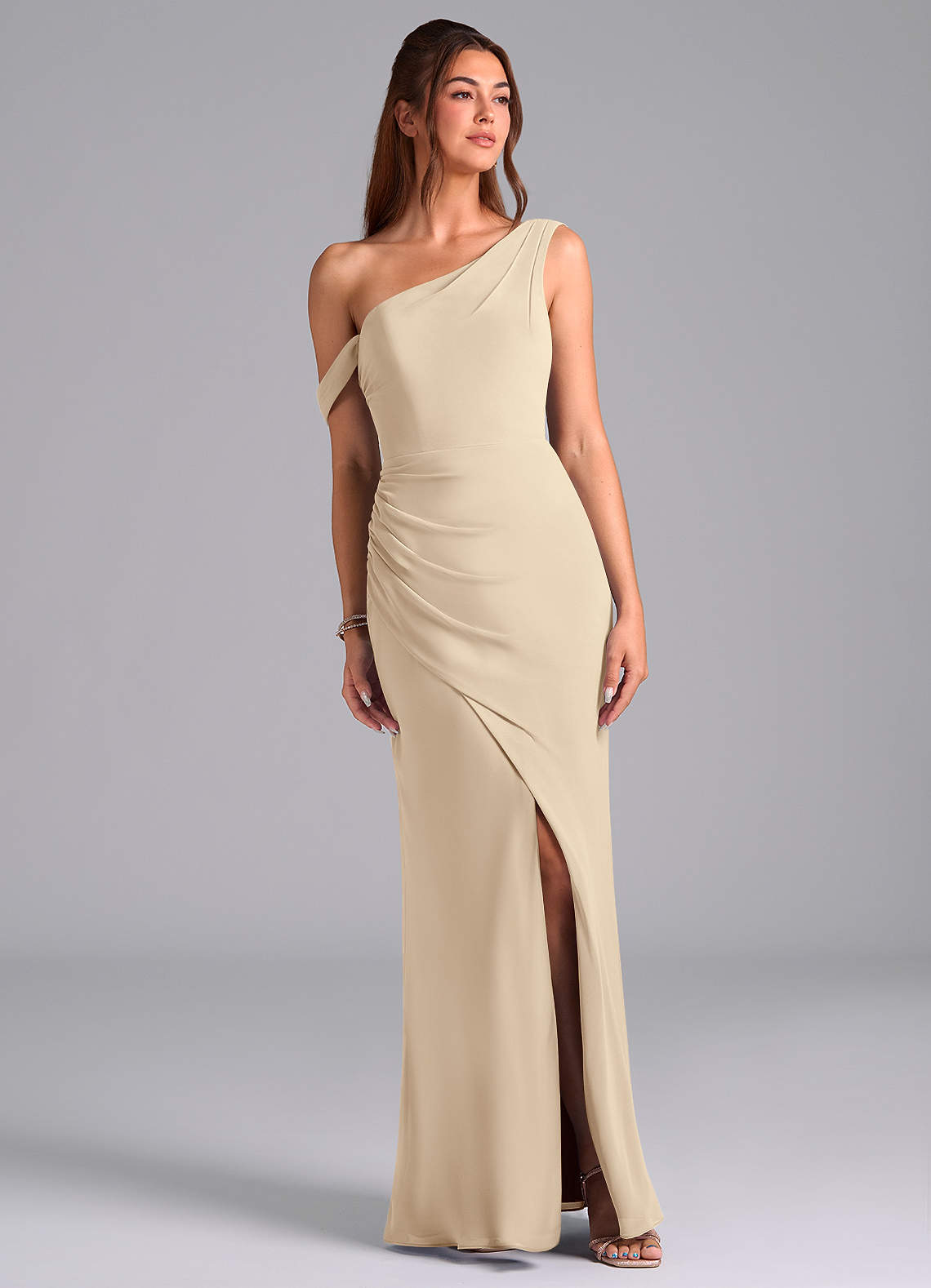 Azazie Madelyn Robes de demoiselle d'honneur Robe Sirène Convertible en Mousseline de soie Ue épaule Champagne image1