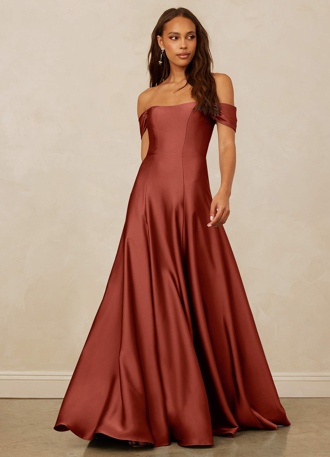 Christian Siriano Bridal for Azazie 1002 Brautjungfernkleider Wandelbar A-Linie Schulterfrei Stretch-Satin Kleid Terrakotta image1