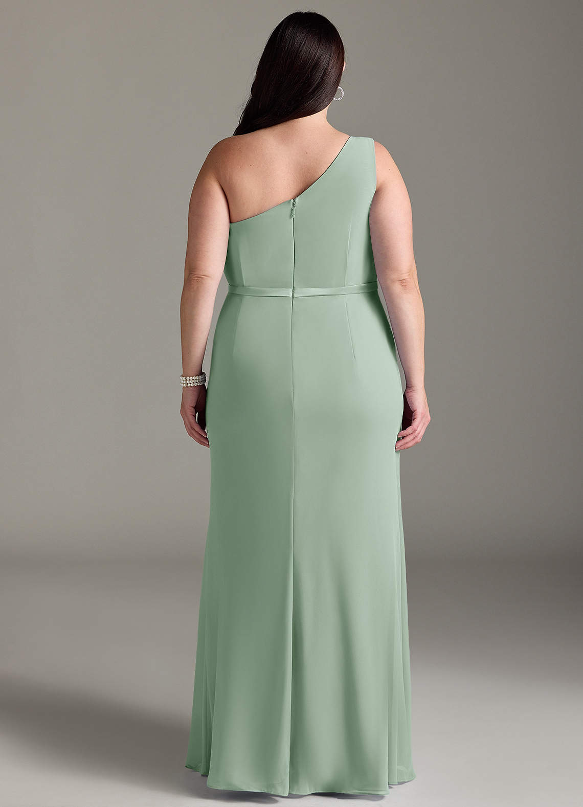 Azazie Liza Robes de demoiselle d'honneur Robe Sirène en Mousseline de soie Une épaule Agave image6